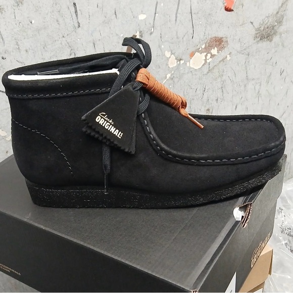 Wallabee Mens Black Suede Clarks hi top 26155517 - Picture 2 of 6